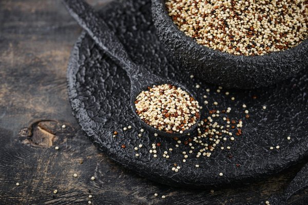 Quelles sont les meilleures recettes de plats de quinoa pour un repas riche en protéines végétales?